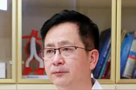 腿上静脉曲张有硬块要怎么消呢？有这3种办法 #硬核健康科普行动 #静脉曲张 #健康科普 #医者仁心视频封面
