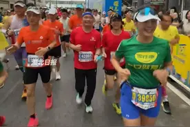 看不见终点就追风起跑。8名视障选手参加汉马。郭周:奔跑像在飞翔。（剪辑：祁泉）视频封面