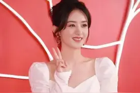 为何赵丽颖对医美避之不及？代入萧亚轩视角，才知原生态是保鲜剂#赵丽颖 #萧亚轩 #蔡明 #娱乐评论大赏 #内容启发搜索