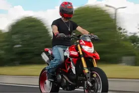 它能让你尽情享受肾上腺素飙升的纯粹乐趣#机车 #杜卡迪 #骇客950sp视频封面