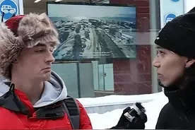 格陵兰人直接开大：你们自己都是种族主义者 格陵兰人直接开大：你们自己都是种族主义者，还有脸来说我们的种族问题视频封面