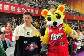 广州仔加油！欢迎近五年来首次攻破日本队球门的中国男足国脚、皇家马德里青训球员，北京国安队员，来自广州五中的@林良铭LIN 主场观赛广州朗肽海本队！！以后多多来玩哦🥰🥰
#广州朗肽海本队 #广州龙狮视频封面