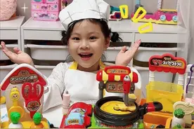 妹妹开玩具餐厅啦！姐姐吃到第3个炸鸡时…… #骗你生女儿 #玩个很新的东西  #解压玩具  #大人也要玩玩具  #万物皆可种草搜视频封面