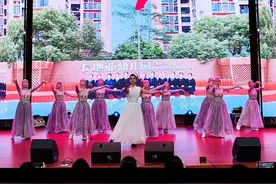 南宁市兴宁区卡地亚幼儿园教师表演舞蹈《这世界那么多人》视频封面