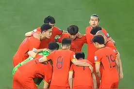 国足0比2澳大利亚，无缘直通美加墨世界杯。#国足0比2澳大利亚 #国足无缘直通美加墨世界杯 #国足世预赛