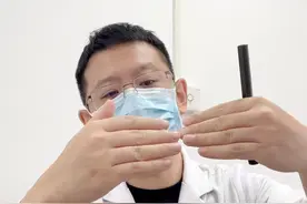 风湿性心脏病常常会累及二尖瓣，导致二尖瓣狭窄或关闭不全，而无论是二尖瓣狭窄还是关闭不全，左心房里面淤积的血液都会让心房扩大。#硬核健康科普行动 #健康冷知识知多少 #风湿性心脏病 #二尖瓣狭窄 #心外赵铎视频封面