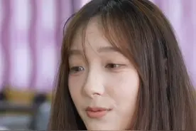 清华学霸组成“清年阁”进南阳县域高中“送情报”，高考702分衡水中学毕业学姐赵晨羽分享秘籍：拒绝假学习，学习效率比学习时长更重要（大象新闻记者 周兰 赵朝阳 秦钰玺）