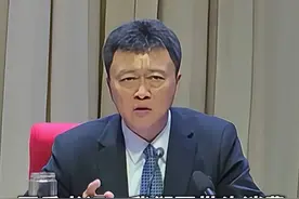 区委书记：我们要带头消费，企业春节多给员工发点工资、奖金。视频封面