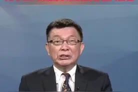 特朗普禁止哈佛大学招收国际学生，苑举正:对美国未来发展有极大伤害#特朗普 #美国 #哈佛 #海峡新干线视频封面