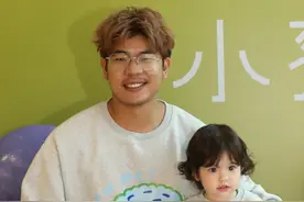 佳佳首秀来咯~真是个走秀天才,爸爸今天也肥肠好帅！#papa十周年#安集家的佳佳@安集哥哥呀！  视频封面