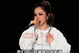 6月14日 #邓紫棋 世界巡回演唱会的第100场，在河北石家庄奥林匹克体育中心体育场举行，邓紫棋再次回应版权纠纷事件泪洒现场，并以此鼓励观众：“是你的没人能抢走。”