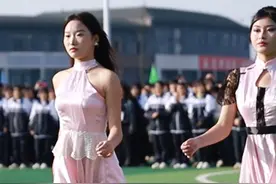 #走秀 操场变T台 太秀啦#校园生活#甜美女孩视频封面