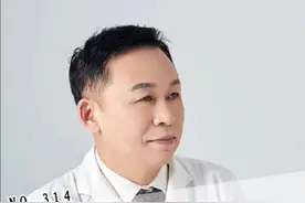 打耳洞竟会出现疤痕疙瘩？ #医学科普 #疤痕增生 #疤痕疙瘩 #硬核健康科普行动  #汕头附一许宏权视频封面