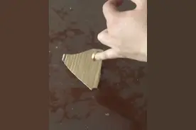 戒指戴手上不合适，太松了带不住？教你一招，让你小手也能带大戒