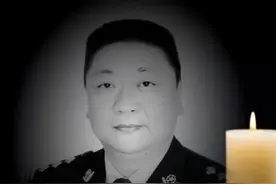 福清监狱办公室主任、四级高级警长陈丹辉，突发心血管疾病，经抢救无效，因公牺牲，终年50岁。2023年1月，福建省监狱管理局为陈丹辉追记个人三等功。#人民警察 #人民安全守护者 #传递正能量 #致敬英雄 #看福清视频封面