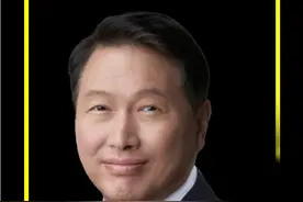 亲生儿子命悬一线的时候，这个韩国财阀却在忙着讨好外室的便宜儿子#崔泰源 #卢素英 #韩国财阀视频封面