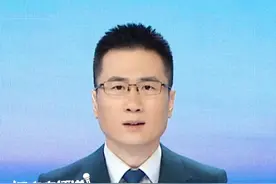 去年底，四川遂宁公职人员孙先生转业后被分配至某单位从事纪检工作。因为觉得下班后有点无聊，在单位批准同意后，他决定下班后兼职送外卖，每天3小时，日赚超百元！“像打游戏，接任务→出发→完成任务→得到奖励”#副业兼职 #外卖小哥
