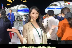 8月28日，#中国国际航空公司 和#中国南方航空公司 在中国商飞总装制造中心浦东基地同时接收#首架C919飞机 。这标志着#C919飞机 即将开启多用户运营新阶段。（记者 岳凌寒）视频封面