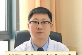 斜视 高低肩 侧身写字，和脊柱侧弯有关系 #斜视 #高低肩 #脊柱侧弯 #硬核健康科普行动  #AI分身24小时健康陪伴 @DOU+小助手