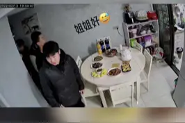 2月13日，河南洛阳。儿子过生日邀请同学来家里，妈妈被一群男生喊“姐姐”。#笑哭 #惊不惊喜意不意外 #同学 视频封面