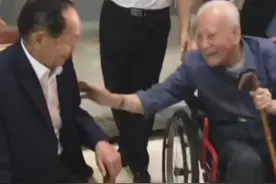 2月7日（消息）。送别国士！我国第一代核潜艇工程总设计师黄旭华院士逝世。黄旭华与袁隆平的罕见同框 再看一次依然泪目！“一个让中国人不再挨饿，一个让中国人不再挨打”视频封面