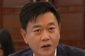 #冯嘉怡  在电视剧#城中之城  研讨会上透露，自己每演一场戏都要问导演一个问题......视频封面