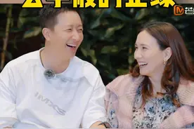 #卢靖姗  讲到之前和妹妹有一个特别喜欢的兔子玩偶，在妈妈去世时跟着陪葬了，两人约定一定要把它找回来。一次偶然的机会卢靖姗在#韩庚  家里看到了一模一样的兔子，两人玄学般的正缘就由此开启！#妻子的浪漫旅行视频封面