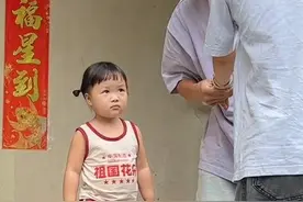 当我故意认错女儿时，测试女儿的反应😂😂 #看一遍笑一遍 #人类幼崽 ##露兮粑粑 #人类幼崽 #萌娃视频封面