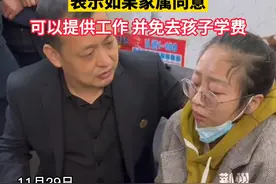 今天上午，监利市英才学校负责人来到王静家里，向家属送上2万元慰问金，希望帮助王静家渡过难关 。