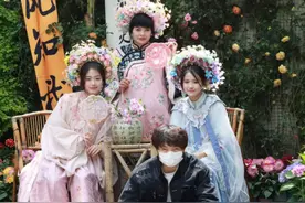 哥哥拍的：甜妹 #小叮当的一家 #家庭搞笑 #簪花视频封面