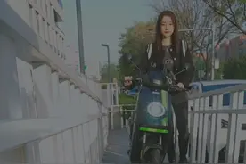 女生上坡推车太费劲，怎么办！？ 一键助力帮你省力，按住助力推行键，轻松搞定陡坡斜坡。
#小牛电动#小牛电动车#电动车#让骑行成为一种生活 #女骑视频封面