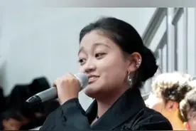 西藏大学毕业典礼上藏族女生演唱《少年》，祝大家前程似锦，归来仍是少年！#秀我中国视频封面