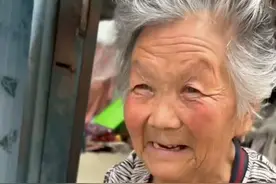 拾荒老人为瘫痪儿子要剩的羊肉汤，7月14日，社区回应：#讨汤老太瘫痪儿子系北大硕士毕业 ，因事故高位截瘫卧床10多年。视频封面