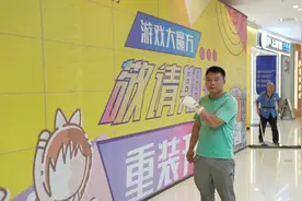 男子西咸吾悦广场游戏大魔方施工受伤视频封面