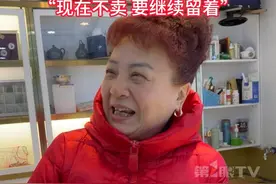2月22日，重庆。十年前购买的黄金，如今市场价格已经翻了一倍！“非常开心，但还是继续留着，以后会选择传承给后代，或者等金价继续上涨。”#抖音精选计划视频封面