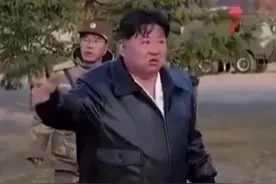金正恩指导超大型火箭炮射击训练 这是朝鲜炮兵部队首次以连为单位用这款口径达600毫米的超大型火箭炮进行齐射训练视频封面