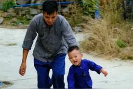 桐子果玩具车 你可还记得小时候拥有过哪些自制玩具？回不去的童年岁月，忘不掉的回忆#童年回忆 #农村生活 #还原苗族生活本色 #桐子果