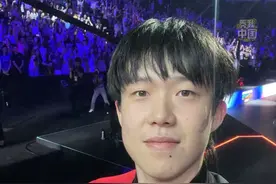 北京时间7月14日，在美国拉斯维加斯举行的WTT美国大满贯男单决赛中，中国队选手王楚钦以4:0战胜日本队选手张本智和夺得冠军。赛后接受采访时，王楚钦表示非常开心获得美国大满贯单打冠军，看清了自己还有很多的问题和空间，回去好好去总结。#WTT #王楚钦 #秀我中国