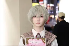 日本东京街头的咖啡厅 服务生采访 #日本  #东京    #女仆咖啡  #日本生活 #街头采访