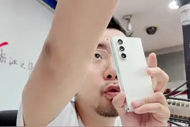 L8停车场被撞案第二集——对话“洗洗睡吧”，我开了大眼了！ 对我这样，行。对交👮🏻也这样？不行！#安全驾驶 #交通事故 #逃逸 #事故警示视频封面