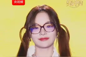 #飞天之夜音乐盛典  黄霄雲唱响自由旋律《带我去很远地方》 #演唱会里看中国