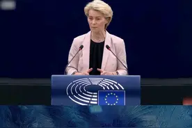 【一语中的｜冯德莱恩：美国加征关税的做法是错误的 必要时将反击美国关税政策】近日，欧盟委员会主席冯德莱恩在法国斯特拉斯堡举行的欧洲议会全会上表示，美国加征关税的做法是错误的，这场对抗并非由欧盟挑起。欧盟有强有力的反制计划，必要时将反击美国关税政策，保护欧盟企业和民众利益。视频封面