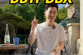 阿斯顿马丁暴跌之后比保时捷还便宜！ #阿斯顿马丁 #阿斯顿马丁db11 #阿斯顿马丁DB12 #阿斯顿马丁dbx视频封面