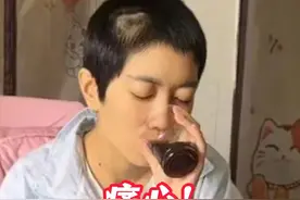 痛心！34岁抗癌网红李小妞去世，救护车上与三岁儿子道别！#热点新闻事件 #痛心 #网红 #泪目 #社会百态 台青郑博宇去世 年仅37岁 （编辑：小梦）视频封面