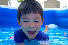 陪宝宝夏日玩水，夏天的正确打开方式，玩水才快乐！视频封面