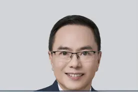 看电影拍照发朋友圈侵权吗 #新知贺岁眼界大开 #知识产权 #坚哥说知识产权 #春节档电影 #法律解读 #抖来普法2025视频封面