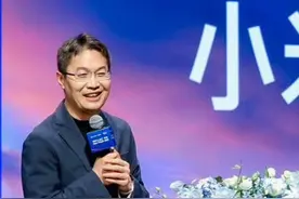 很荣幸回到中欧商学院，跟老师和校友们分享了这几年小米发展的一些经验和收获，也带大家体验一下在中欧商学院当“老师”的一天。视频封面