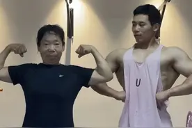 3月21日（采访时间），河北保定，#儿子带61岁妈妈健身2年减重50斤  ，还拿下力量举亚军，当事人：以前妈妈身体很差，现在轻松跑10公里。视频封面