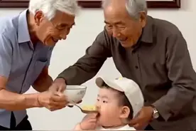 6月19日报道，河南13岁男孩被爷爷奶奶追着喂饭，一天吃四顿身高定格170体重160斤，医生：过胖容易导致雌激素水平太高，加快性发育、刺激骨骺线提前闭合（大参考）#河南dou知道 #大象主播说