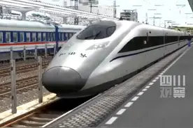 4月16日上午，部分网友反映12306无法登陆，#客服回应12306疑因五一抢票崩了 ：目前没有接到APP崩溃的通知，建议重新登录尝试或者登录网页购票。